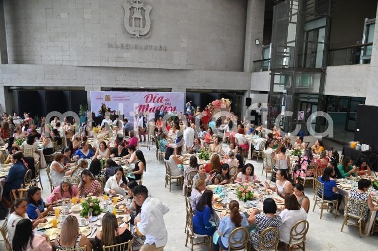 Compartió a través de redes sociales Esteban Bautista Hernández coordinador  presidente de la Junta de Coordinación Política (Jucopo), que estuvo presente en el festejo a las madres del sindicato del congreso del Estado.