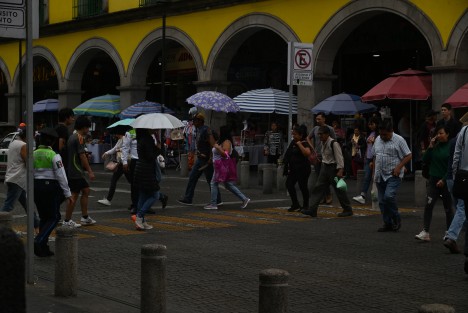 Protección Civil alerta por lluvias intensas este viernes a partir de las 12:30 p.m. y durante gran parte del día.
Para el Día de las Madres también se esperan lluvias, pero con menor intensidad.
Toma precauciones y mantente informado.


