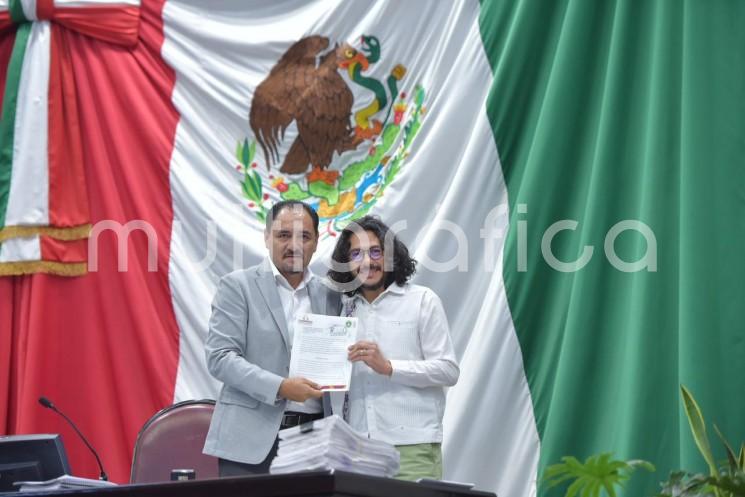 Diputadas y diputados de la LXVII Legislatura presentaron una iniciativa por la que proponen que este Poder Legislativo pueda actuar en situaciones de crisis de quórum municipal por renuncia de ediles, y con esto, garantizar la gobernabilidad y la continuidad de la función pública local en beneficio de la población.