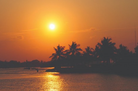 Ubicado al norte del estado de Veracruz, a tan solo tres horas de la Ciudad de México, se encuentra Tuxpan, uno de los puertos más hermosos de la costa del Golfo.
Conocido como Lugar de Conejos, Tuxpan te invita a vivir de cerca el reflejo de nuestras raíces indígenas entre las culturas huasteca (teenek), totonaca y nahua, especialmente en comunidades como Tumilco y Tábuco.
