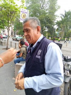 En forma preventiva, el ayuntamiento de Xalapa de Enriquez mantiene vigilancia y hombres de a pie en el Puente del Barrio Xallitic, en el primer cuadro de esta ciudad, informó el director de Protección Civil Municipal, Enrique Fonseca Martinez.