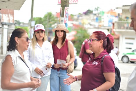 Como parte de su campaña por la presidencia municipal de Xalapa, la candidata de la coalición Sigamos Haciendo Historia, Daniela Griego Ceballos, y su planilla recorrieron zonas alejadas del centro de la ciudad.
