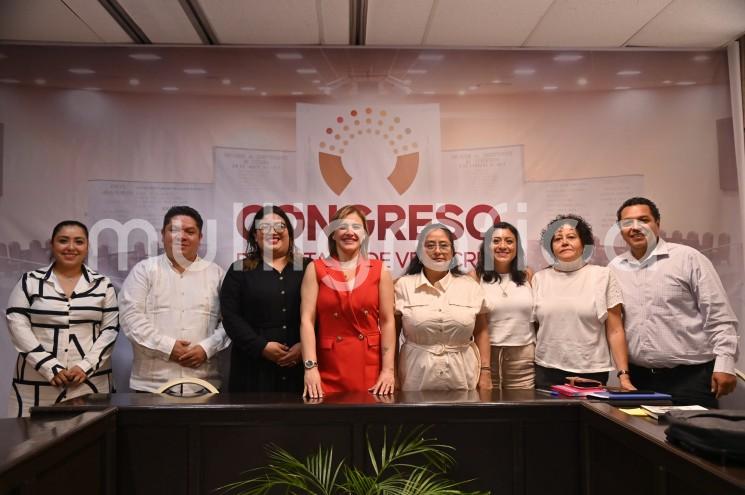 Autoridades de este Congreso y del Instituto Veracruzano de las Mujeres (IVM) llevaron a cabo una reunión de trabajo, con el propósito de fortalecer la colaboración interinstitucional y avanzar en la implementación de acciones de apoyo a las mujeres en los municipios.