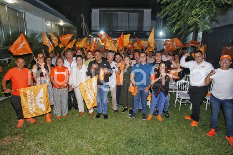 
En el debate organizado por el Organismo Público Local Electoral (OPLE), Román Moreno, candidato de Movimiento Ciudadano a la presidencia municipal de Xalapa, aseguró que su proyecto representa una alternativa real frente a los partidos que le han fallado a la capital. “El debate fue nuestro, y el triunfo el 1 de junio será contundente”, afirmó.