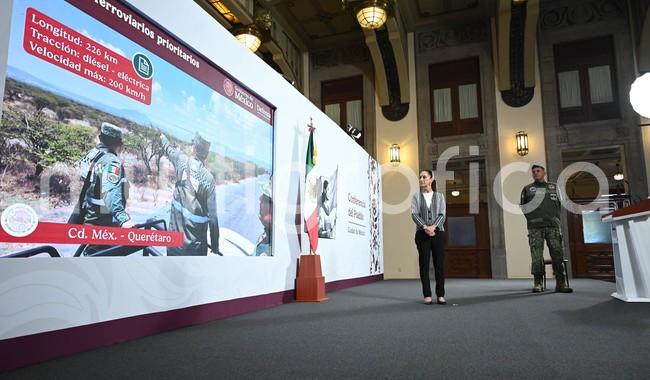 La Presidenta Claudia Sheinbaum Pardo destacó que a siete meses de su gobierno la inversión pública se ha traducido en obras como las nuevas rutas de trenes de pasajeros AIFA-Pachuca, Ciudad de México-Querétaro, así como la vía de carga del Tren Maya, cuya construcción están a cargo del agrupamiento de ingenieros militares “Felipe Ángeles