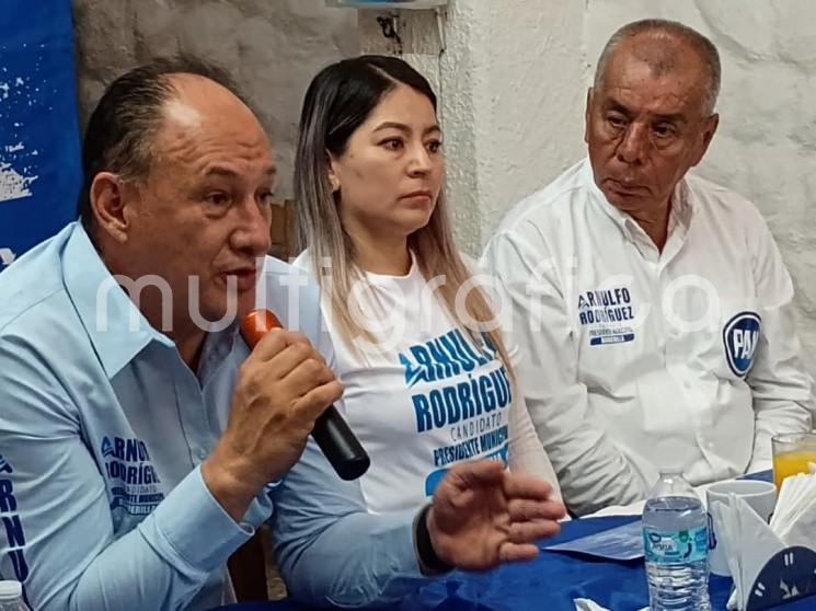 Arnulfo Rodríguez González, candidato ciudadano a la presidencia municipal de Banderilla por el PAN, presentó su proyecto para transformar al municipio en un polo de desarrollo económico y social, con mejores servicios, seguridad, empleo y aprovechamiento del agua. “Banderilla no debe ser más el patio trasero de Xalapa”, afirmó.