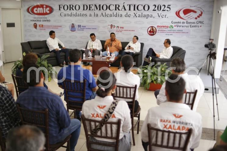 En el marco del Foro Democrático 2025, Román Moreno, candidato a la alcaldía de Xalapa por Movimiento Ciudadano, sostuvo un encuentro con integrantes de la Cámara Mexicana de la Industria de la Construcción (CMIC), donde presentó sus principales propuestas para impulsar el desarrollo económico local y fortalecer al sector empresarial.