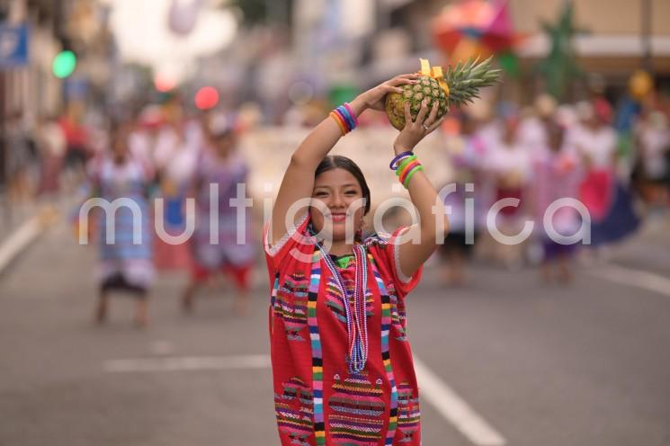 Con un llamado a honrar las culturas vivas y reconocer la herencia de los pueblos originarios, la gobernadora Rocío Nahle García inauguró, con un desfile, el primer Encuentro Cultural Yolpaki, corazón alegre, con la participación de 2 mil 500 personas.
