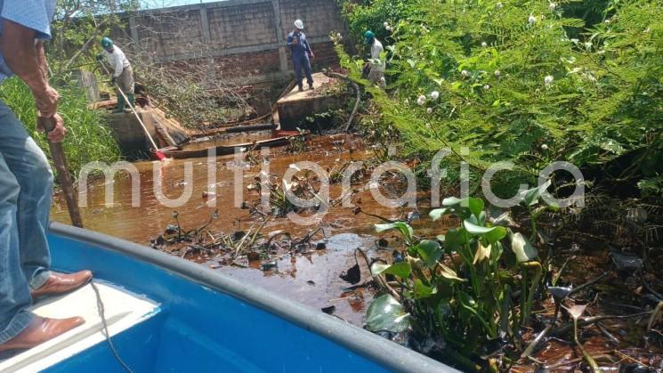 Pescadores de la región afectada por el derrame de hidrocarburo en el río Coatzacoalcos exigen atención de Pemex ante el daño ambiental y económico causad