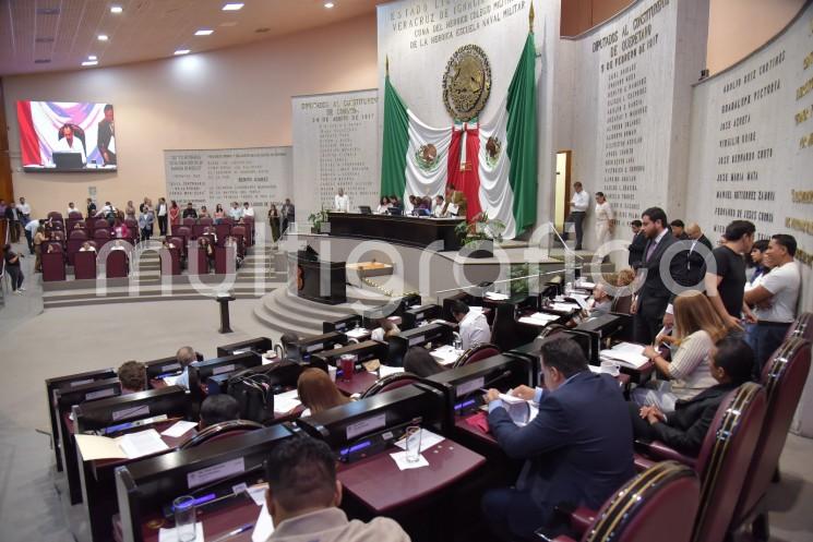 Con 36 votos a favor, cero en contra y cinco en abstención, la LXVII Legislatura del Congreso del Estado aprobó el Plan Veracruzano de Desarrollo (PVD) 2025-2030, presentado a esta Soberanía por la gobernadora Rocío Nahle García, que busca elevar los niveles de bienestar social y económico, bajo criterios de sustentabilidad y en un ambiente de seguridad y gobernabilidad, para que las familias veracruzanas logren mejorar su calidad de vida y se termine el rezago social de la entidad.