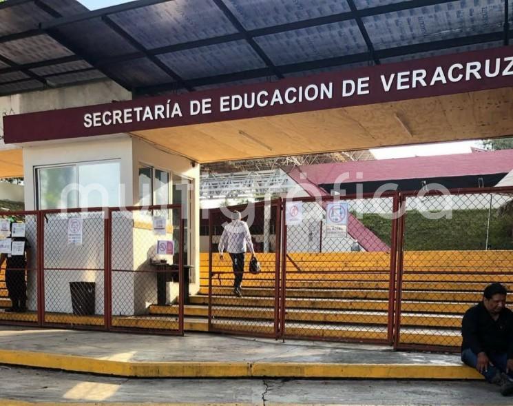 Entre el personal administrativo y docente de las oficinas centrales de la Secretaría de Educación de Veracruz (SEV) hay mucha preocupación por un brote de tuberculosis que se presentó, ocasionando que haya varios empleados enfermos, sin que por ello se hayan tomado las previsiones pertinentes, para evitar mayores contagios.
