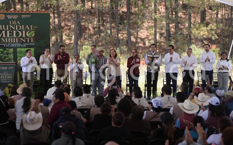 Participa congreso en conmemoración del día mundial del medio ambiente