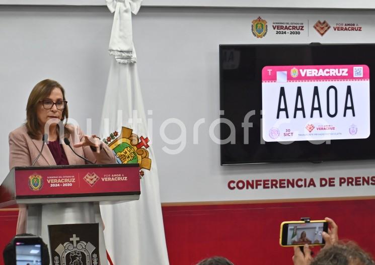 La gobernadora Rocío Nahle anunció que el canje de placas para motociclistas será gratuito para quienes ya realizaron el pago este año; el reemplacamiento comenzará el 23 de junio.

