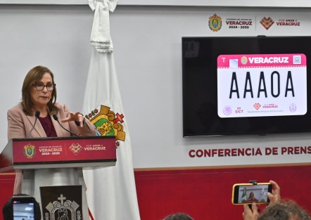 La gobernadora Rocío Nahle anunció que el canje de placas para motociclistas será gratuito para quienes ya realizaron el pago este año; el reemplacamiento comenzará el 23 de junio.

