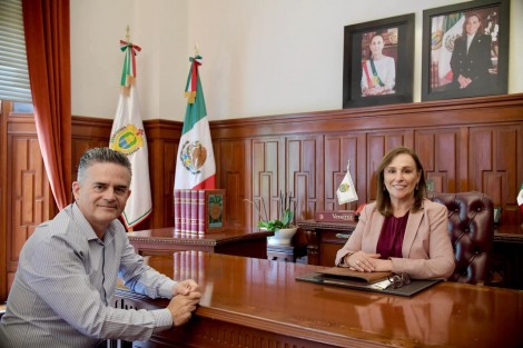 la gobernadora Rocío Nahle García informó que sostuvo una reunión con el diputado local Igor Rojí López, quien a partir de este martes solicitará licencia en el Congreso del Estado para asumir la titularidad de la Secretaría de Turismo (Sectur),  “conoce bastante bien el sector y seguiremos poniendo a ¡Veracruz de moda!”.
