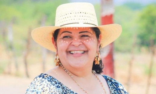 La alcaldesa Martha Laura Mendoza y su esposo fueron asesinados al salir de su domicilio en Tepalcatepec, Michoacán. Su hijo resultó gravemente herido durante el ataque.
