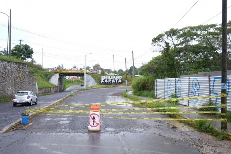 Por seguridad, permanece cerrado el carril de incorporación a Las Trancas sobre el distribuidor de La Ciénega debido a un socavón provocado por las lluvias.
Prohibido el paso vehicular y peatonal hasta nuevo aviso.


#EmilianoZapata #AvisoImportante #Tránsito #SeguridadVial

