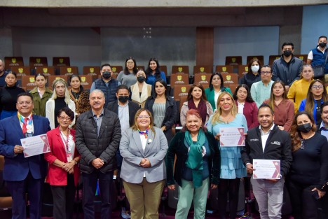 En su participación durante la capacitación denominada Derechos Humanos, derogando la segregación y la discriminación LGBTTTIQAP+, la diputada Astrid Sánchez Moguel precisó la importancia de este tipo de foros y los consideró fundamentales para continuar visibilizando la importancia de hablar actualmente de estos temas y sobre la intención de brindar información a las y los servidores públicos involucrados en la toma de decisiones.