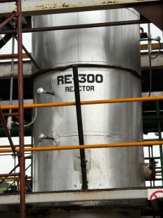 Confirmaron autoridades federales que localizaron refinería clandestina en Coatzacoalcos, Veracruz, donde se producía diésel artesanal o alternativo, Nafta ligera o solventes.