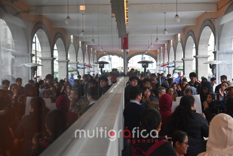 Padres de familia y alumnos del Colegio Preparatorio de Xalapa bloquean calles en protesta por el cese del director Luis Manuel González.
Calles afectadas:
 Juárez (entre Lucio y Revolución)
 Enríquez, frente a la Catedral
 Toma precauciones y usa vías alternas.
