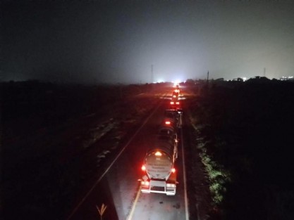 Continúa el bloqueo sobre la carretera federal Coatzacoalcos-Villahermosa, por habitantes de la congregación de Mundo Nuevo, quienes piden una solución urgente por los fuertes olores químicos en la zona. 
 
