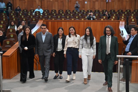 Rindieron protesta, la tarde de este jueves, Laura Nayeli Mejía Larios, como suplente de Janet Adanely Rodríguez Rodríguez, y Nallely Mendoza Camarillo, en sustitución de Igor Fidel Rojí López, como diputadas locales.

