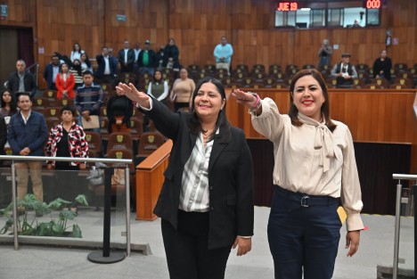 Rindieron protesta, la tarde de este jueves, Laura Nayeli Mejía Larios, como suplente de Janet Adanely Rodríguez Rodríguez, y Nallely Mendoza Camarillo, en sustitución de Igor Fidel Rojí López, como diputadas locales.
