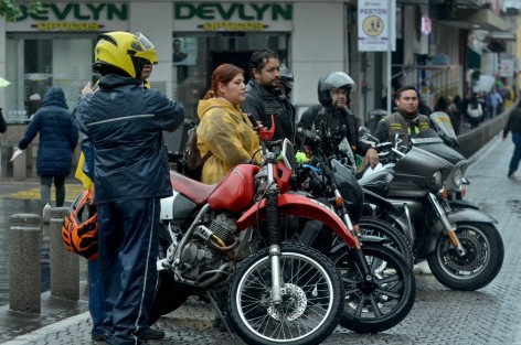 Ciudadanos motociclistas del estado de Veracruz solicitan a la gobernadora Rocío Nahle García, reconsidere el cobro del reemplacamiento para las motocicletas y se realice sin cobro alguno para quienes estén al corriente o al día en sus pagos y obligaciones, basados al sustento y fundamento legal.
