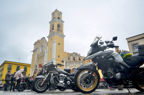 Ciudadanos motociclistas del estado de Veracruz solicitan a la gobernadora Rocío Nahle García, reconsidere el cobro del reemplacamiento para las motocicletas y se realice sin cobro alguno para quienes estén al corriente o al día en sus pagos y obligaciones, basados al sustento y fundamento legal.
