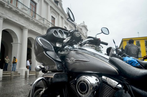 Ciudadanos motociclistas del estado de Veracruz solicitan a la gobernadora Rocío Nahle García, reconsidere el cobro del reemplacamiento para las motocicletas y se realice sin cobro alguno para quienes estén al corriente o al día en sus pagos y obligaciones, basados al sustento y fundamento legal.
