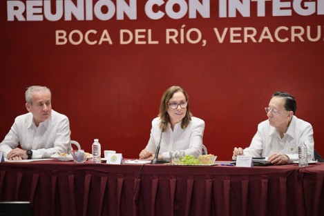 La gobernadora Rocío Nahle García sostuvo un encuentro con integrantes de la Cámara Mexicana de la Industria de la Construcción (CMIC).