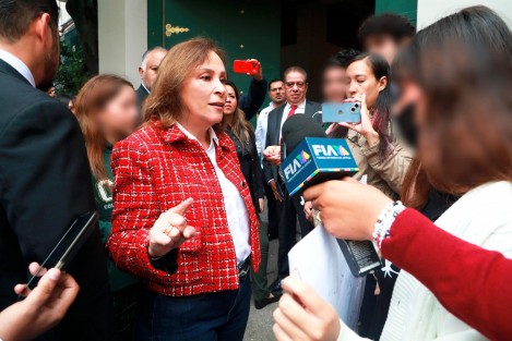 La gobernadora Rocío Nahle García atendió y escuchó a estudiantes de Colegio Preparatorio de Xalapa (Prepa Juárez), quienes expresaron su postura respecto a la separación temporal del director del plantel.

 La Mandataria destacó que su prioridad es garantizar el derecho a la educación en condiciones de seguridad y legalidad, y afirmó que todas las voces, tanto de quienes denunciaron como de quienes respaldan al docente, serán respetadas, y aseguró que en Veracruz la justicia no se politiza, se respeta.


