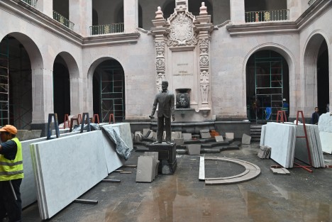 Continuan los trabajos de remodelación en palacio