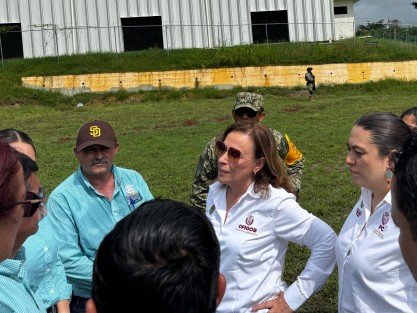 La gobernadora Rocío Nahle García sobrevoló las zonas afectadas del municipio de Ozuluama, a causa de las inundaciones provocadas por el temporal lluvioso derivado del paso del huracán Erick.
