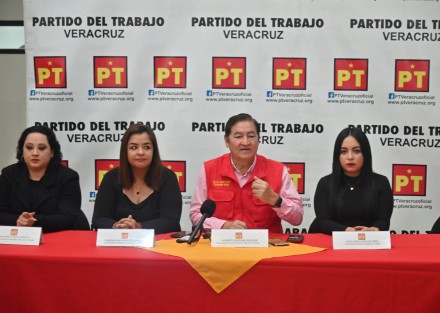 El Partido del Trabajo promueve el programa “Salud casa por casa”, dirigido a adultos mayores y personas con discapacidad, reafirmando su compromiso con el bienestar social y denunciando abusos en el transporte público, omisiones ambientales y corrupción institucional.
