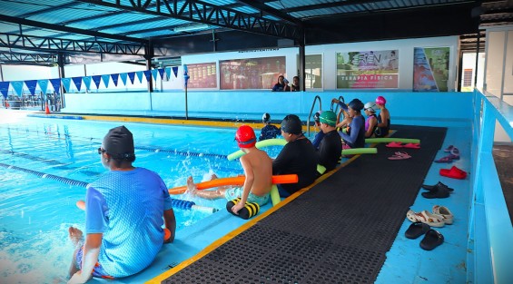 cuática Triracing se complace en anunciar la apertura de inscripciones para su esperado Curso de Verano Sun Racing 2025, una propuesta diseñada para que niños y jóvenes vivan un verano lleno de diversión, aprendizaje y desarrollo deportivo.
