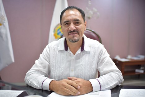 Tras las intensas lluvias registradas en la entidad y con los encharcamientos que se generan en las diversas localidades es necesario que las autoridades municipales intensifiquen sus campañas para la prevención del dengue, afirmó el diputado Felipe Pineda Barradas, secretario de la Mesa Directiva de la LXVII Legislatura de Veracruz.

 