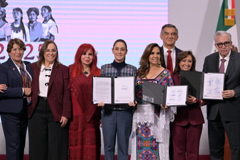 La presidenta Claudia Sheinbaum, signo y  atestiguó la firma de convenios por parte de gobernadores estatales para la instauración de los Polos de Desarrollo para el Bienestar (PODEBI), entre ellos el correspondiente a Tuxpan, Veracruz
