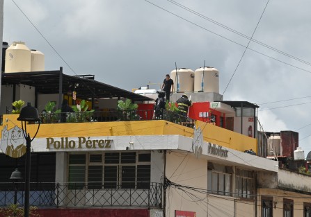 
Rigoberto Suarez
Adjuntos
12:22 (hace 21 minutos)
para mí, beto

Bomberos de Xalapa y personal de Protección Civil Municipal se movilizó por una sobrecarga de gas en edificio ubicado en la calle Sebastián Camacho justo frente a la torre de la SSP.