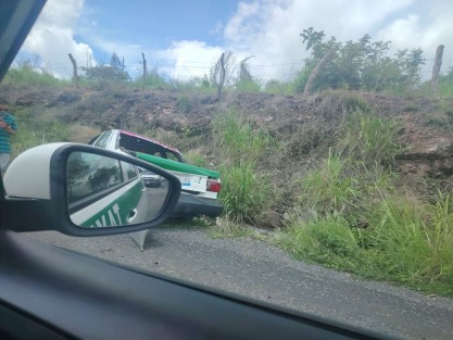 Se reporta agresión por arma de fuego en la carretera federal 140 a la altura de Cerro Gordo, de acuerdo a los primeros reportes los ocupantes de una camioneta roja y un taxi marcado con el número XL 741 presentan impactos de bala.

En el lugar ya se localizan elementos de la Policía Municipal de Emiliano Zapata, de los dos conductores no se sabe nada.

Se desconoce si fue una discusión entre ellos o si habrían recibido un ataque directo, se reporta una persona lesionada.

Ya personal de la Fiscalía General del Estado de Veracruz se dirigen a la zona para tomar conocimiento.