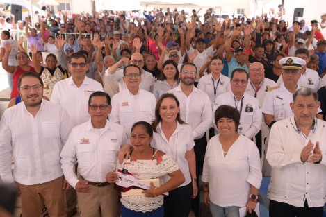En un esfuerzo conjunto entre el Gobierno de México y de Veracruz, entregaron 209 viviendas correspondientes a la segunda etapa de un total de 448, en el conjunto habitacional Mediterráneo Las Islas, como parte del proceso de reubicación de familias que habitaban sobre el derecho de vía del Tren Interoceánico.
