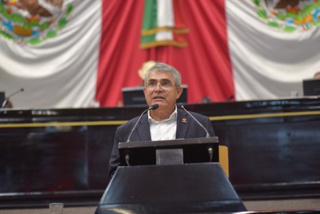 Con la finalidad que prevalezca la gobernabilidad en Veracruz a partir de los periodos de transición de las autoridades municipales, el diputado Miguel Guillermo Pintos Guillén presentó al Pleno un Anteproyecto con Punto de Acuerdo, por el cual exhorta a las administraciones salientes de los 212 ayuntamientos a que dispongan medidas legales y administrativas que eviten futuros problemas laborales a las administraciones entrantes.

 