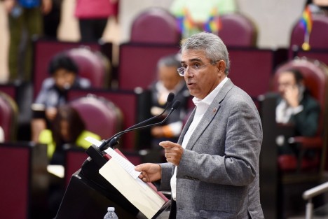 A través de un Anteproyecto de Punto de Acuerdo, el diputado Miguel Guillermo Pintos Guillén hizo un llamado a las y los titulares de las Contralorías de los 212 ayuntamientos del estado de Veracruz a vigilar el debido cumplimiento de la Ley para la Entrega y Recepción del Poder Ejecutivo y la Administración Pública Municipal, así como la adecuada aplicación de la Guía para el Proceso de Entrega y Recepción de la Administración Pública Municipal 2022-2025.
