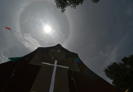 Con la visualización del halo solar en Xalapa, algunas personas creen que comienza la canícula, un período de aproximadamente 40 días que ocurre entre julio y agosto. Su nombre proviene de una referencia astronómica, ya que está asociado con la constelación Can Mayor y su estrella más brillante, Sirio, la cual, en la antigüedad, se relacionaba con los días más calurosos del verano.
