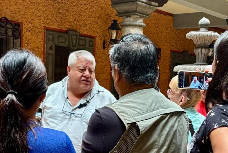 Al declinar manifestarse sobre las peticiones de expulsarlo de las filas del Partido Movimiento de Regeneración Nacional (Morena), por las críticas que ha endilgado, el senador Manuel Huerta Ladrón de Guevara los invitó a ponerse a trabajar, como él lo está haciendo en el Senado de la República.
