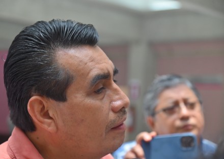 
El diputado Esteban Bautista Hernández, diputado presidente de la Jucopo recibió a las autoridades del municipio de Acatlán Veracruz para resolver la problemática de una plaza comercial de este municipio