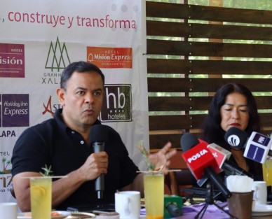 Hoteleros de la región Xalapa-Coatepec denunciaron competencia desleal por parte de casas particulares que operan a través de plataformas como Airbnb, sin cumplir con obligaciones fiscales ni de seguridad. Aseguran que esta práctica les ha quitado hasta el 50% del mercado.
