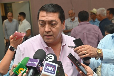 El diputado local Ramón Díaz Ávila, comisionado político nacional del Partido del Trabajo (PT) en el estado de Veracruz, criticó la “desesperación” del dirigente estatal del Partido Movimiento de Regeneración Nacional (Morena) de querer sumar a más alcaldes que no ganaron en las urnas en las elecciones del pasado 1 de junio.
