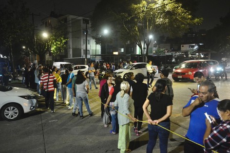 Vecinos de Jardines de Xalapa bloquean la avenida Pípila, denuncian que llevan más de cinco días sin servicio agua a causa de las obras a cargo del ayuntamiento de Xalapa.
