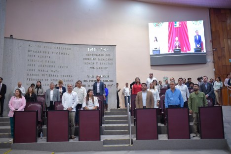 Las diputadas y los diputados de la LXVII Legislatura aprobaron, por obvia resolución, las renuncias de tres personas al cargo de magistradas y magistrado del Poder Judicial del Estado de Veracruz de Ignacio de la Llave.

 